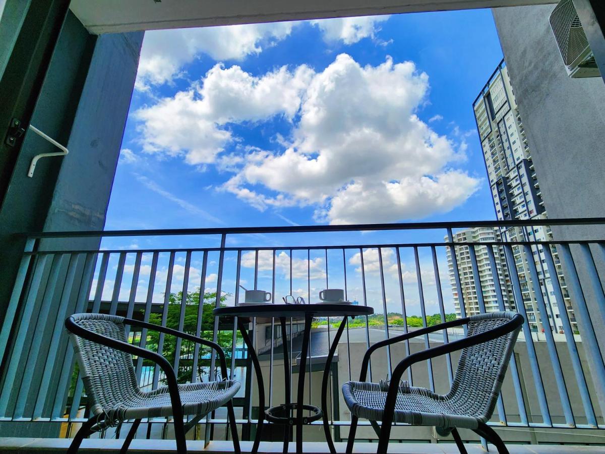 Klia Lili Residensi 5 Plus 2 Pax With Splendid Pool Нілай Екстер'єр фото